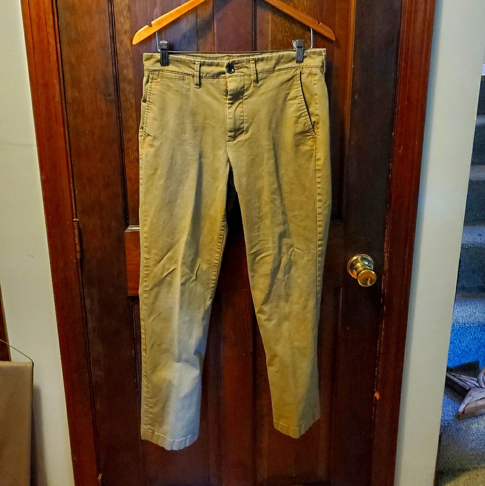 Men's Flat Front Khaki Pants EUC